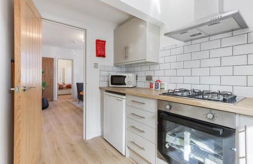 LUX 1 Bed Flat next to Station in Tooting - Photo 12