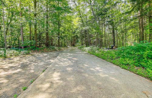 Waterfront Berry Lake Getaway with Sunroom! - Foto 35