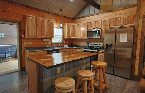 Rustic Modern Cabin with Hot Tub near rafting and Great Smokey Mountains - Foto 37