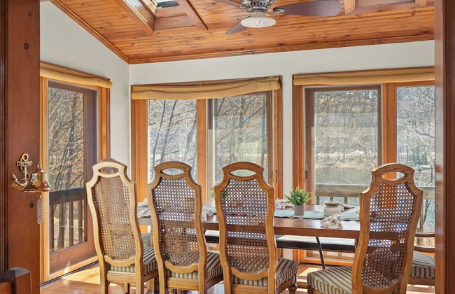 Pirate-themed Lakefront Home w/ Kayaks, Game Room, Views & Hidden Treasure Hunt - Foto 8