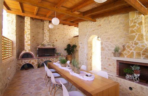 Elena Villa, an Authentic Retreat with Private Pool, By ThinkVilla - Foto 9