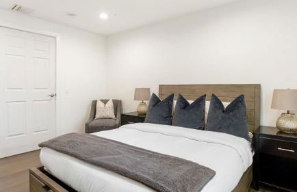 LA Hillside Retreat w Pool Views Fire Pit Outdoor Lounging Casa Bellagio by AvantStay - Foto 34