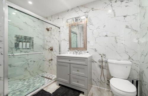 Spacious 6BR Getaway Game Room Firepit NYC - Foto 26