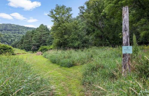 Caboose Tiny Home on river with hot tub near Stowe - Foto 23
