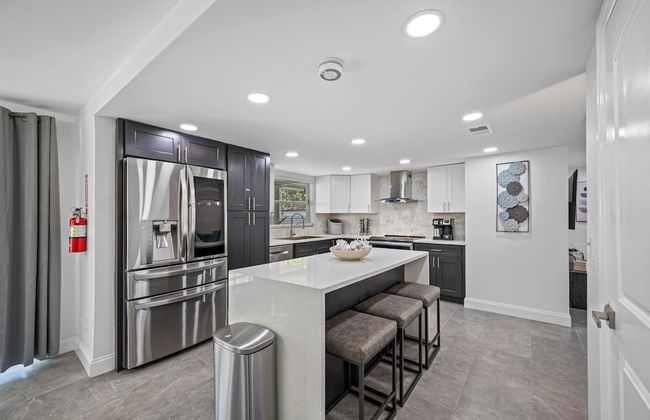 Luxury Retreat: Pool, Games, Basketball & More! - Foto 19