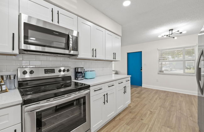 Sunny Palmetto Oasis: 4br Home With Private Pool 4 Bedroom Home by RedAwning - Foto 14