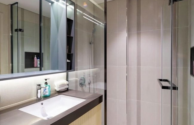 Happy Light Apartment in the Cardinal Court - Photo 37