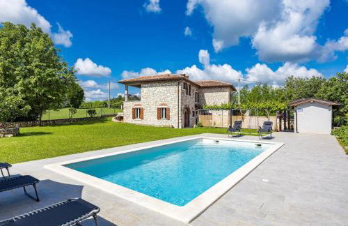 Charming Villa with Pool - Foto 6
