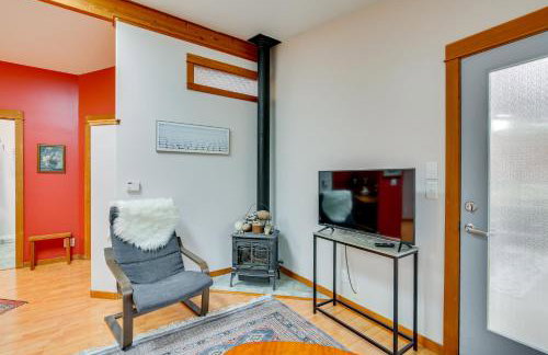 2 Mi to UO Cozy Retreat in Eugene! - Photo 2