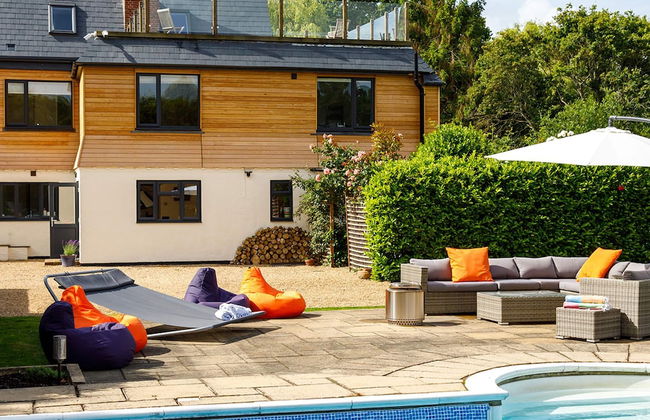 Stunning 5BR Home With Pool - 5 min to Beach - Foto 54