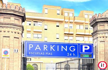 Center of Seville! Luxury apartment in Sevillian Manor House! - Photo 31