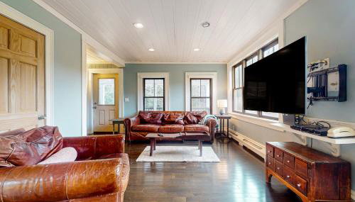 Make for the Mountains - Photo 4