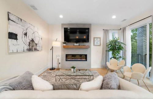 Comfy 3-BD Apt near United Center with Balcony - Foto 9