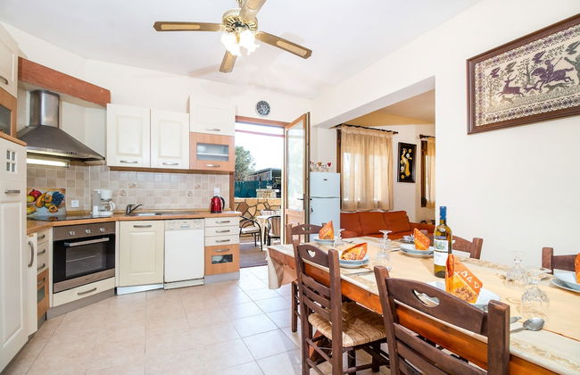 Cozy Family Home Near the Beach - Photo 13