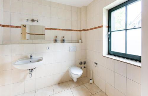 Spacious semi-detached house with wood stove located directly on the Rennsteig - Foto 8