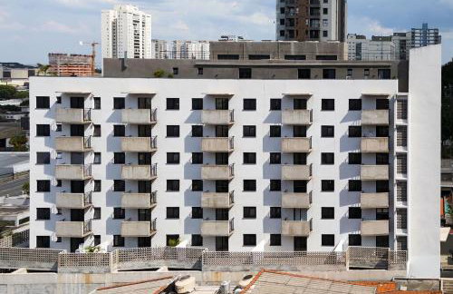 Apto com varanda e ótima localização - Foto 24