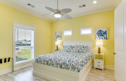 Steps to Shore! Just Beachy Home with Deck and Views - Foto 14