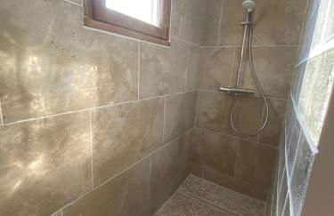 CHARMANT LOGEMENT AVEC PISCINE EN PROVENCE au premier étage d une villa - Foto 13