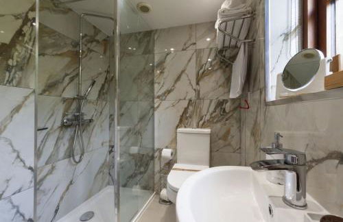 Relaxing getaway with a Hot Tub, Wi-Fi - Foto 12