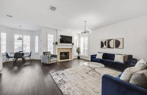 Luxury Home w Hot Tub near DFW Airport - Photo 3