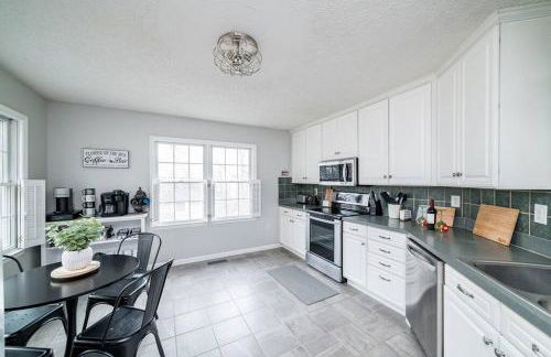 Massanutten 2 King Suites 4 BR Hot Tub Game Room Kids Toys Flower on the Mountain - Foto 9