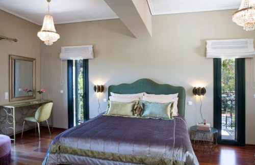 Avra Private Suites - Photo 36