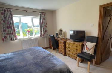 Honeycomb Cottage - a quiet, charming, cosy retreat in the countryside only 2 miles from one of Cornwall's best beaches - Photo 15