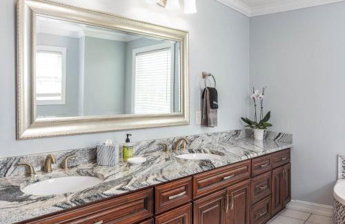 Hot Tub, Views & Game Room - 20 min to Downtown Asheville! - Foto 30