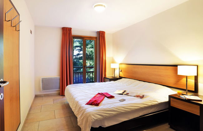 3 bedroom Apartment in Saint-Chaffrey with swimming pool and garden - Photo 8