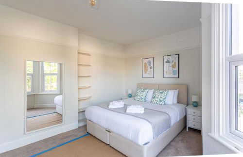 5 Bed Seaside Property with Garden , Parking and Games Room - Foto 53