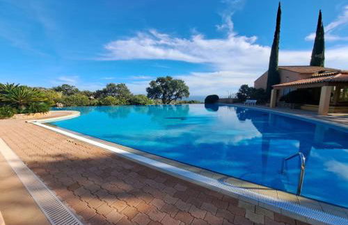 APPARTEMENT CLIMATISE - TERRASSE AVEC APERCU MER - GOLF DE ST TROPEZ - Foto 3