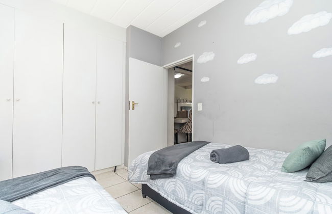 Exquisite 2 Bedroom Garden Townhouse in the Heart of Fourways - Photo 8