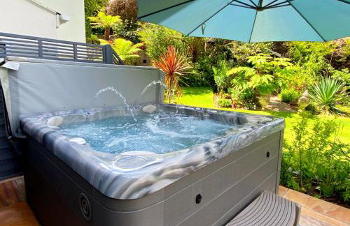 The Town House at Muntham- Luxury Holiday Home with Hot Tub - Photo 9