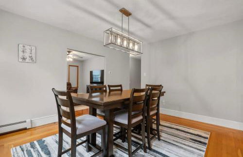 Tufts 3-Bed 2-Office Home with Laundry - Foto 7