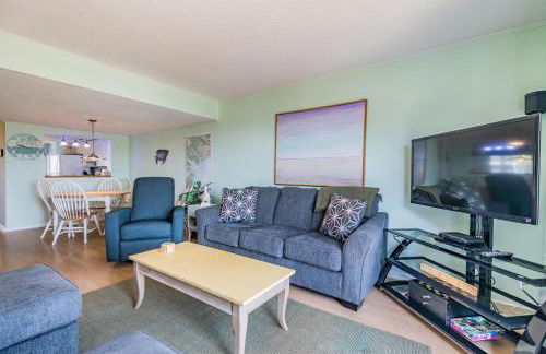 NEW LISTING! Two Bedrooms in A Building with Marsh and Ocean Views - Foto 7