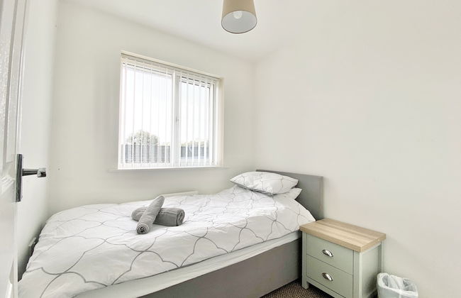 Ammaculate 3 Bedroom Property Near Caltic Manor - Photo 4