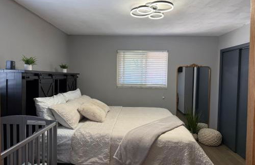 Delightful 3 Bd Home with King size bed, hot tub, playground! - Foto 3