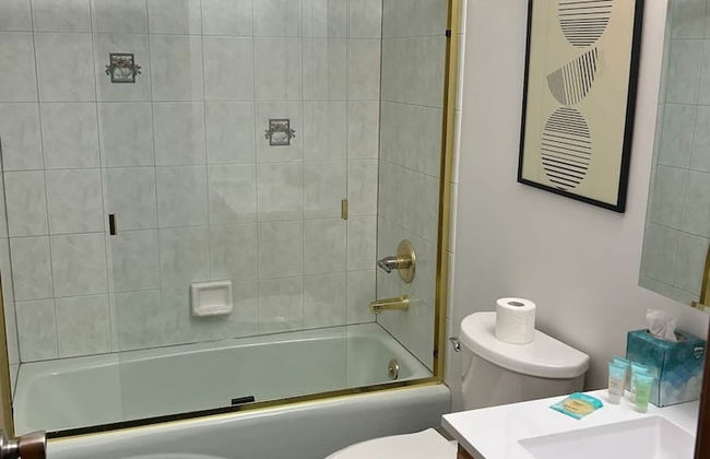 Charming Poconos Retreat With hot tub Fireplace - Foto 42