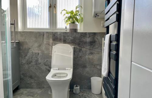 Gorgeous 4 bedroom Townhouse - Photo 21