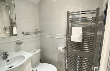 Grade II Listed Farmhouse, Pool, Hot Tub, Games Room, Celebration Hall, Car Park, 10ppl, 45 min from Central London - Foto 70