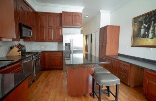 Club Salon Sleeps 10-20 Free Parking & TV - Foto 6