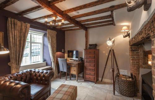 Three Little Pigs Luxury Cottage - Photo 12