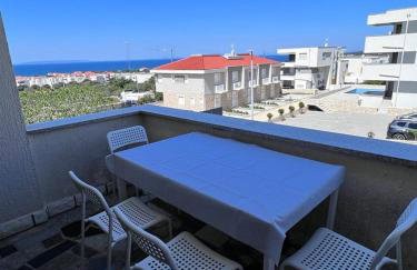 Sun n' Fun Apartments with Pool - Photo 10