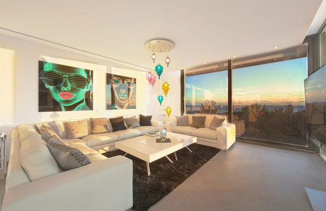 Villa in Marbella With Private Heated Pool - Photo 8