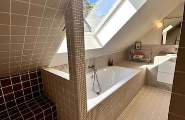 Villa ACMÉ 200 m du lac d'Annecy avec Piscine et Jacuzzi 14 personnes - Foto 12