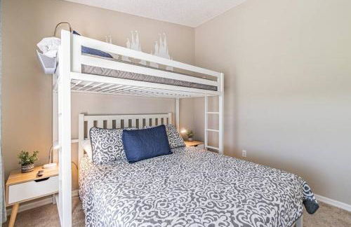 THIS IS PARADISE FOUND! Private In-Ground Pool Home, Views, Near Dis, NO Steps, LOW Rates! - Foto 18