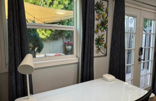 Modern Studio with Private Patio - Foto 25