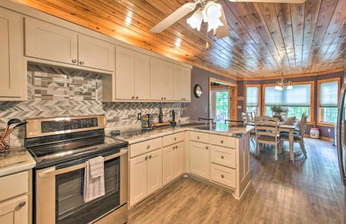 Kayaks and Boat Dock Lakeside Hot Springs Retreat - Foto 8