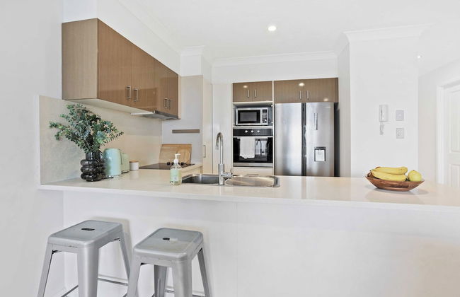 Chic Coastal Charm on Palm Beach - Photo 3