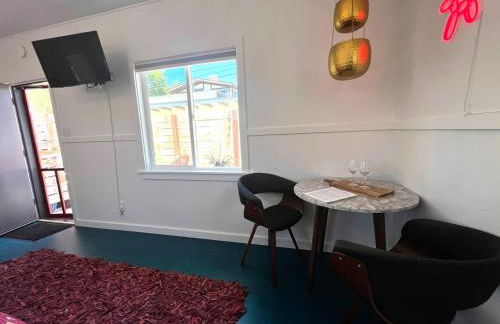 Urban Luxe Retreat l King Bed l Kitchenette - Photo 29